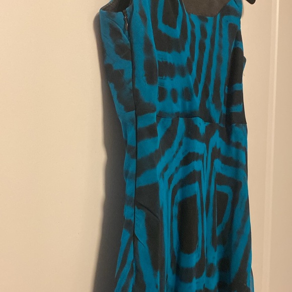 100% silk dress size S with black beaded detail at neckline. - Picture 5 of 8